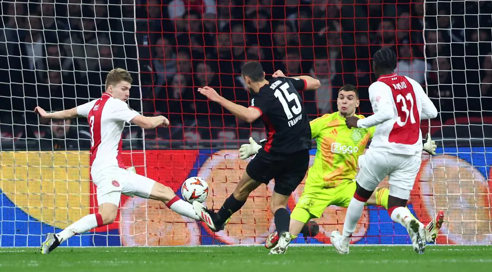 AFC Ajax vs Eintracht Frankfurt (03:00 – 07/03) | Xem lại trận đấu