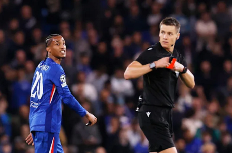 Maresca bình thản sau chiếc thẻ đỏ gây tranh cãi của Joao Pedro