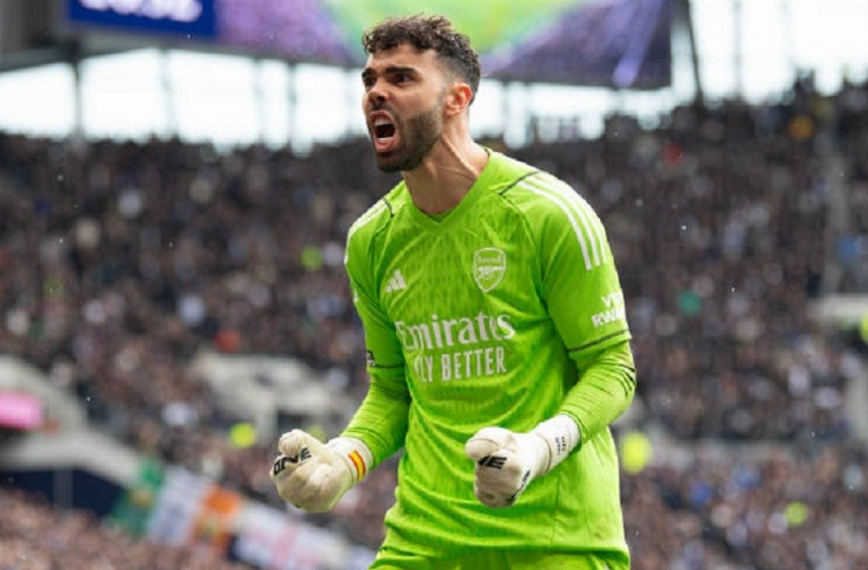 Alan Smith chỉ trích Raya mất bình tĩnh, cảnh báo Arsenal trước bước ngoặt mùa giải