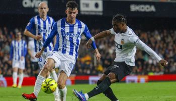 Valencia CF vs Alavés (03:00 – 09/03) | Xem lại trận đấu