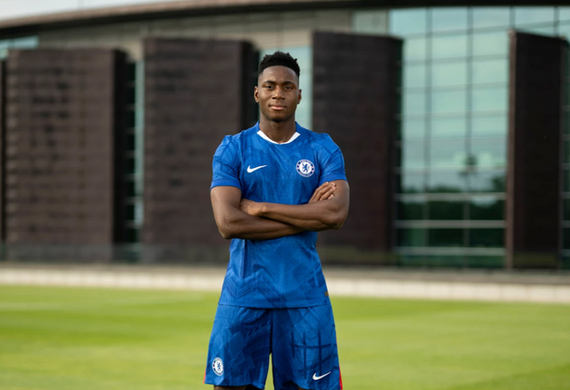 Essugo tái xuất sân tập, Chelsea vẫn thấp thỏm vì tình trạng của Estevao